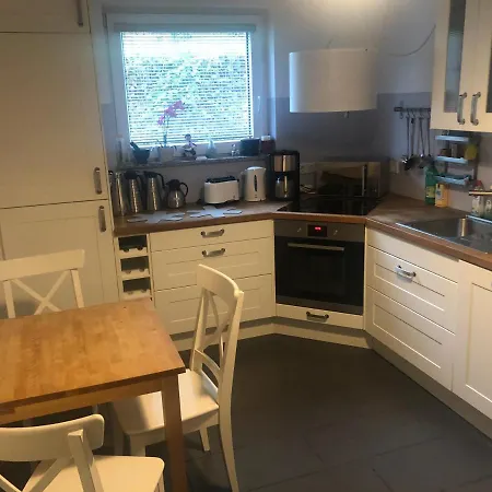 Отель Familienfreundliches Bahnstr 30c